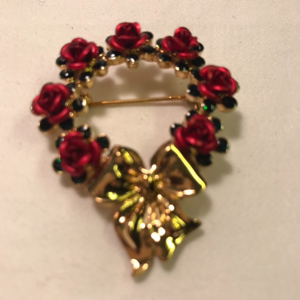 Avon Vintage 2003 Rose Wreath Pin - Picture 1 of 9